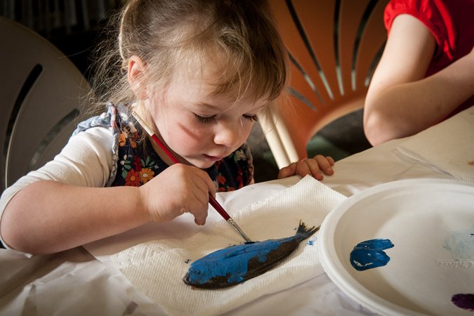 2015-01-25_caroline-paints-fish