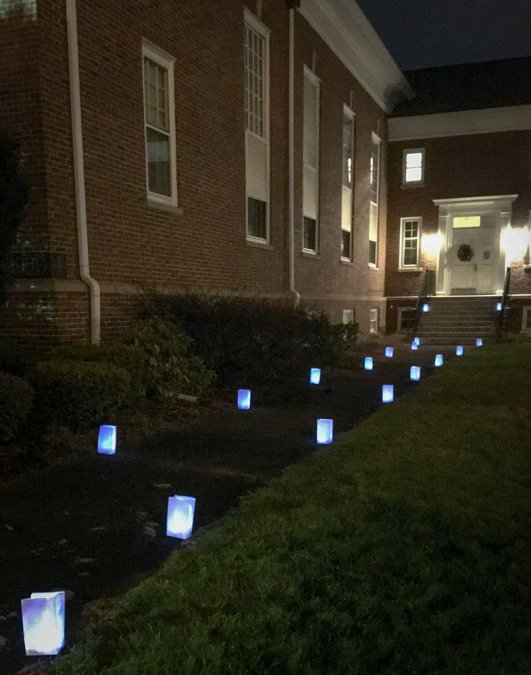 ecc_2016-12-07_blue-christmas-luminaria
