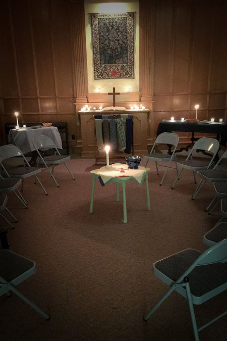 ecc_2016-12-08_blue-christmas-chapel
