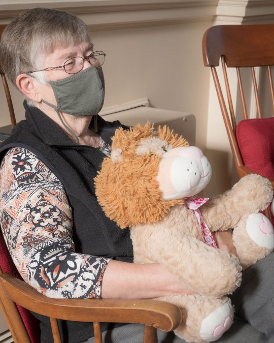 2021-10-17 linda with stuffed lion