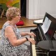 Lynn Salmonsen accompanied the hymn sing